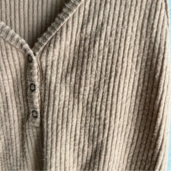 •5/$5• Cream Ribbed Tank - Picture 3 of 4